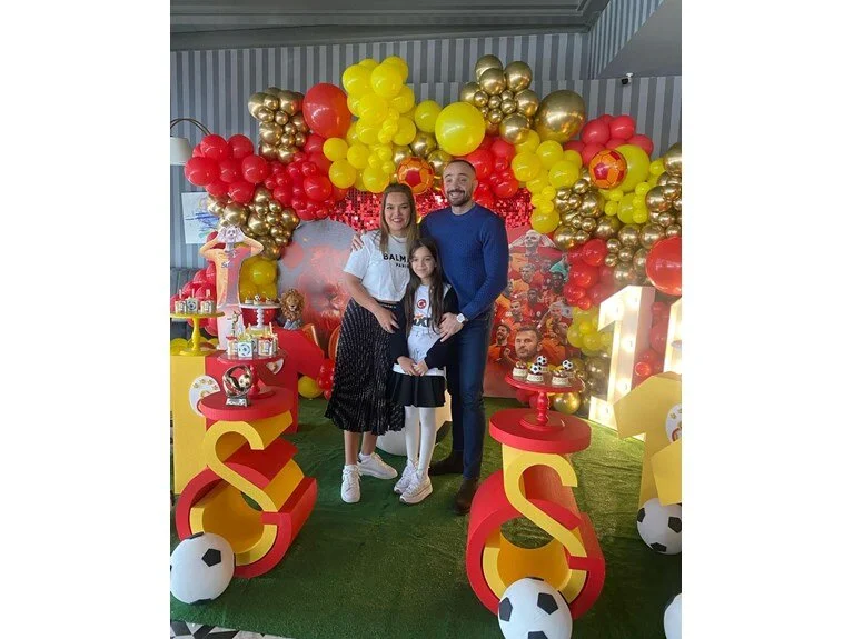 Demet Akalın'ın kızı Hira'nın el bilekleri zedelendi