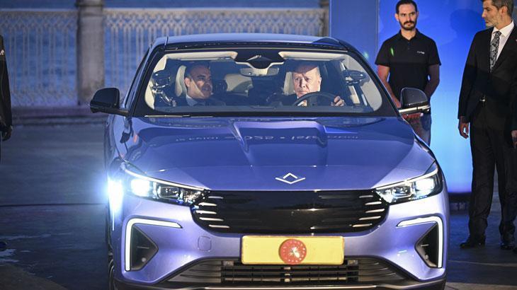 Cumhurbaşkanı Erdoğan Togg'un yeni modeli T10F'in teslim edilmeye başlandı