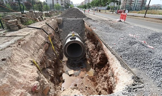 Diyarbakır'da diskiden kanalizasyon calismasi