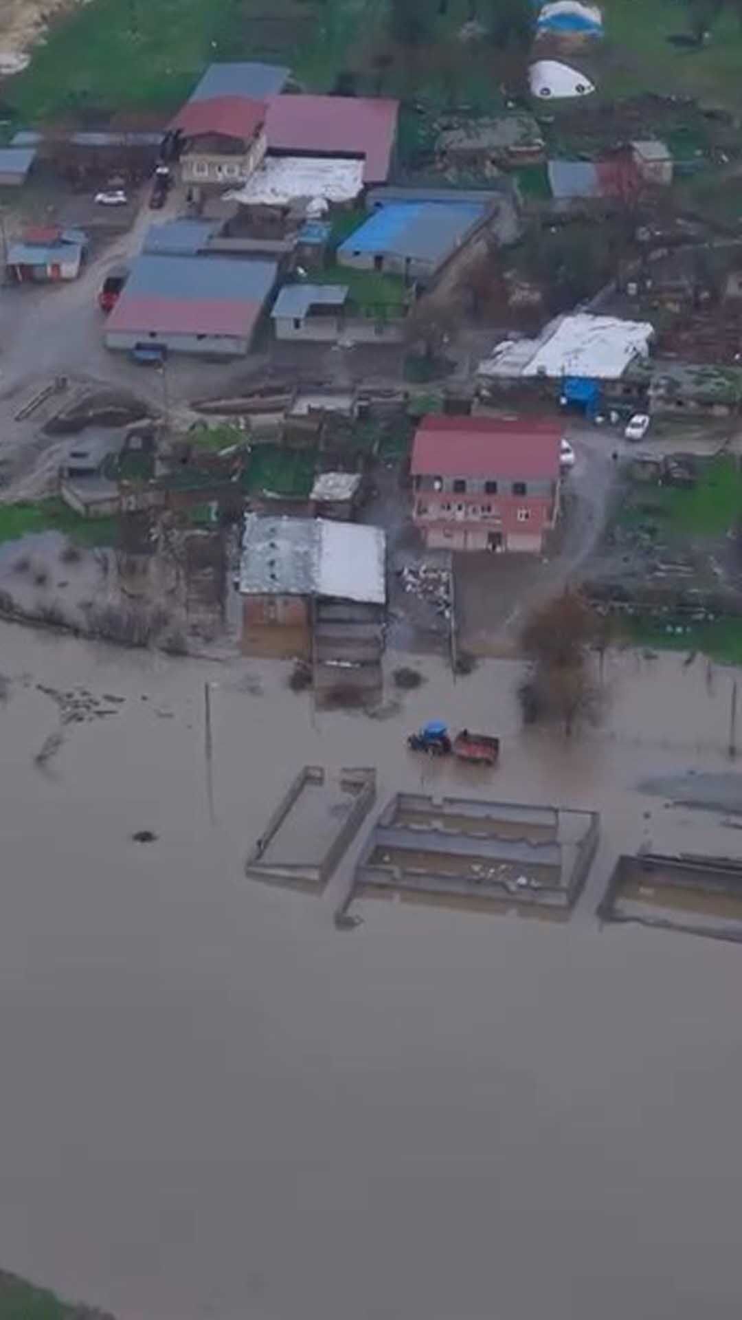 Diyarbakır koca köyde yoğun yağış evler su altında kaldı?
