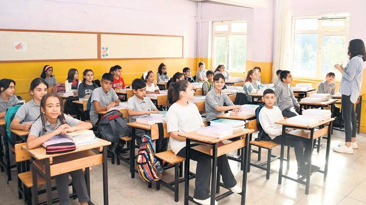 Dört yıl aynı kıyafet giyilecek detaylar haberde