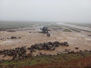 Büyükşehir ekipleri Çınar’daki yağışlar nedeniyle su yükselmelerine müdahale etti