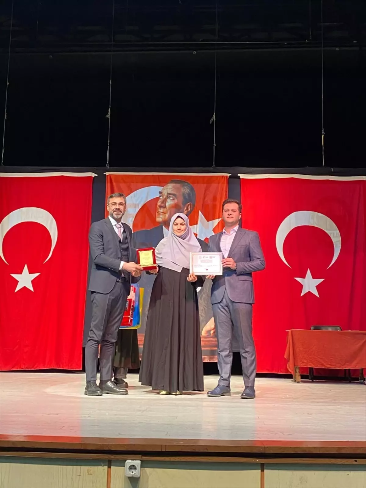 Kübra Nur Şahin, Kur'an Yarışmasında İkinci olmayı başardı