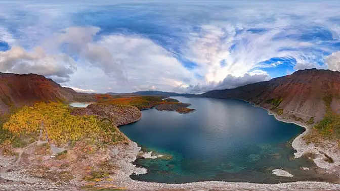Nemrut Krater Gölü'nde sonbahar güzelliği gözlemlendi