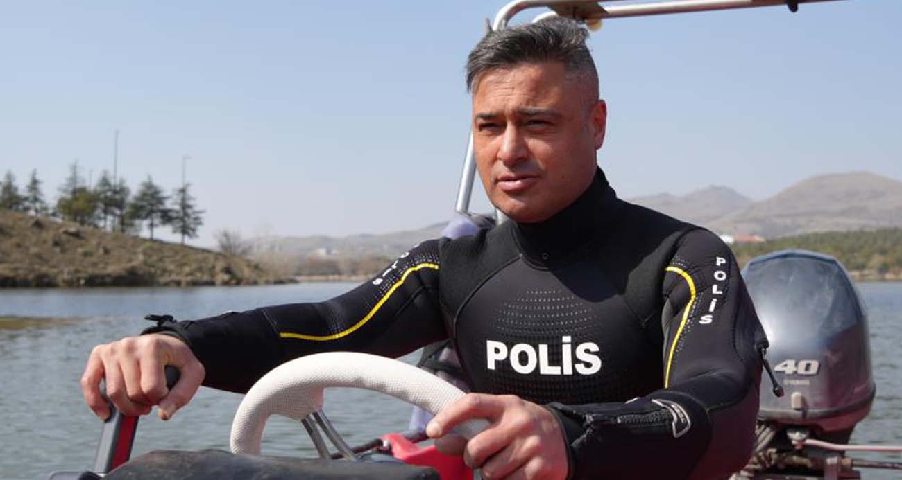 Türkiye de iki mesleği bir arada yapıyor hem hakem hem polis