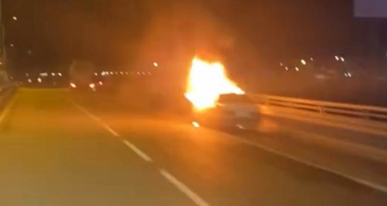 Seyir halindeki otomobil yandı kül oldu