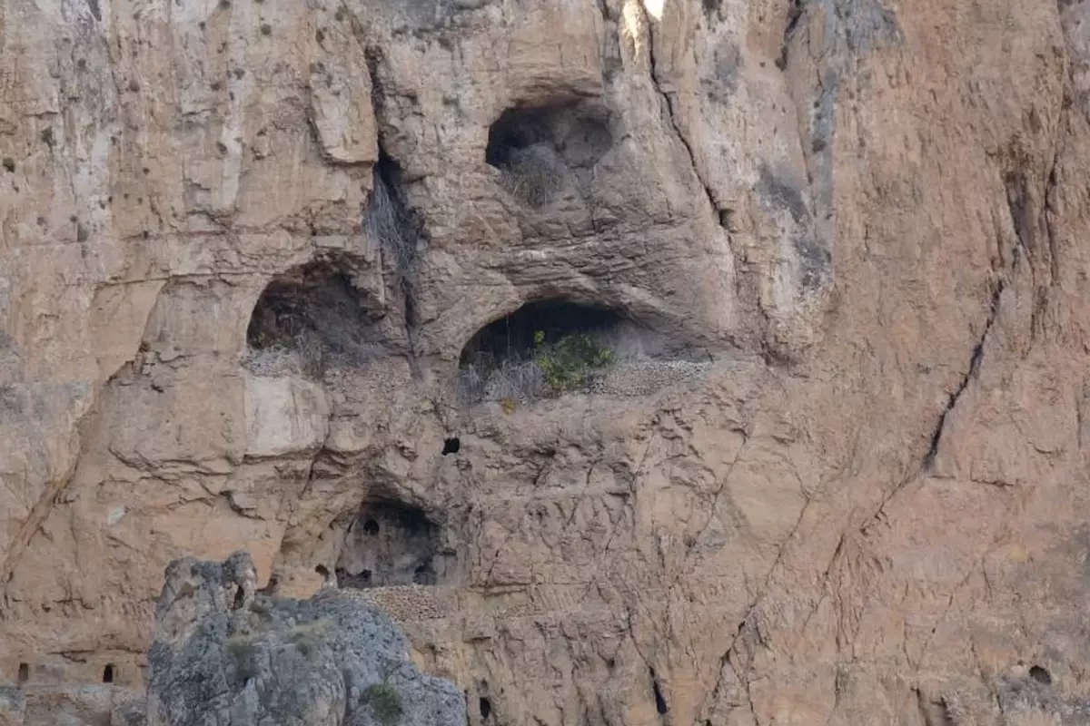 mağaradan gelen esrarengiz sesler tedirgin ediyor!!! Kimse ordan geçmiyor