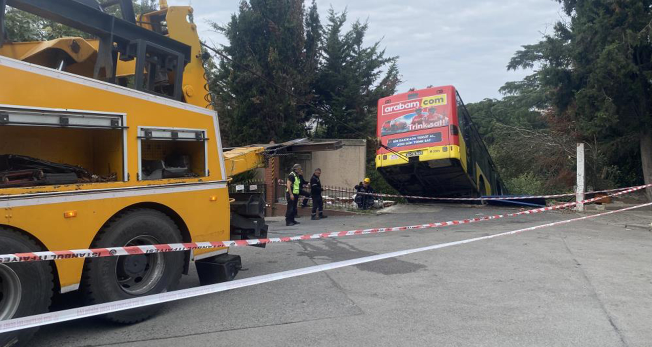 Üsküdar’da freni patlayan İETT otobüsü istinat duvarında durabildi